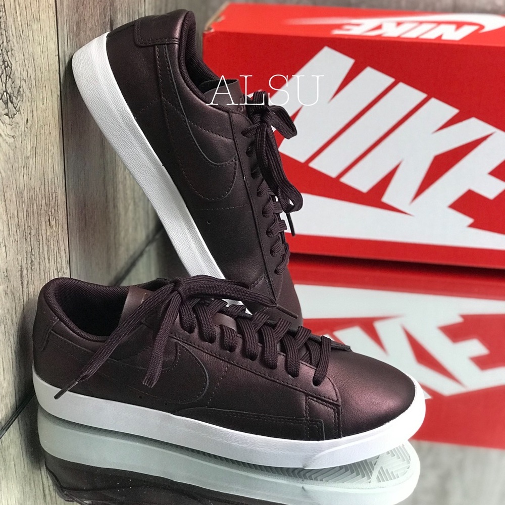 đ Santaâs Special đ Nike Blazer Low LE Mtlc Mahogany Womens AUTHENTIC Size 8.5 - Picture 6 of 8